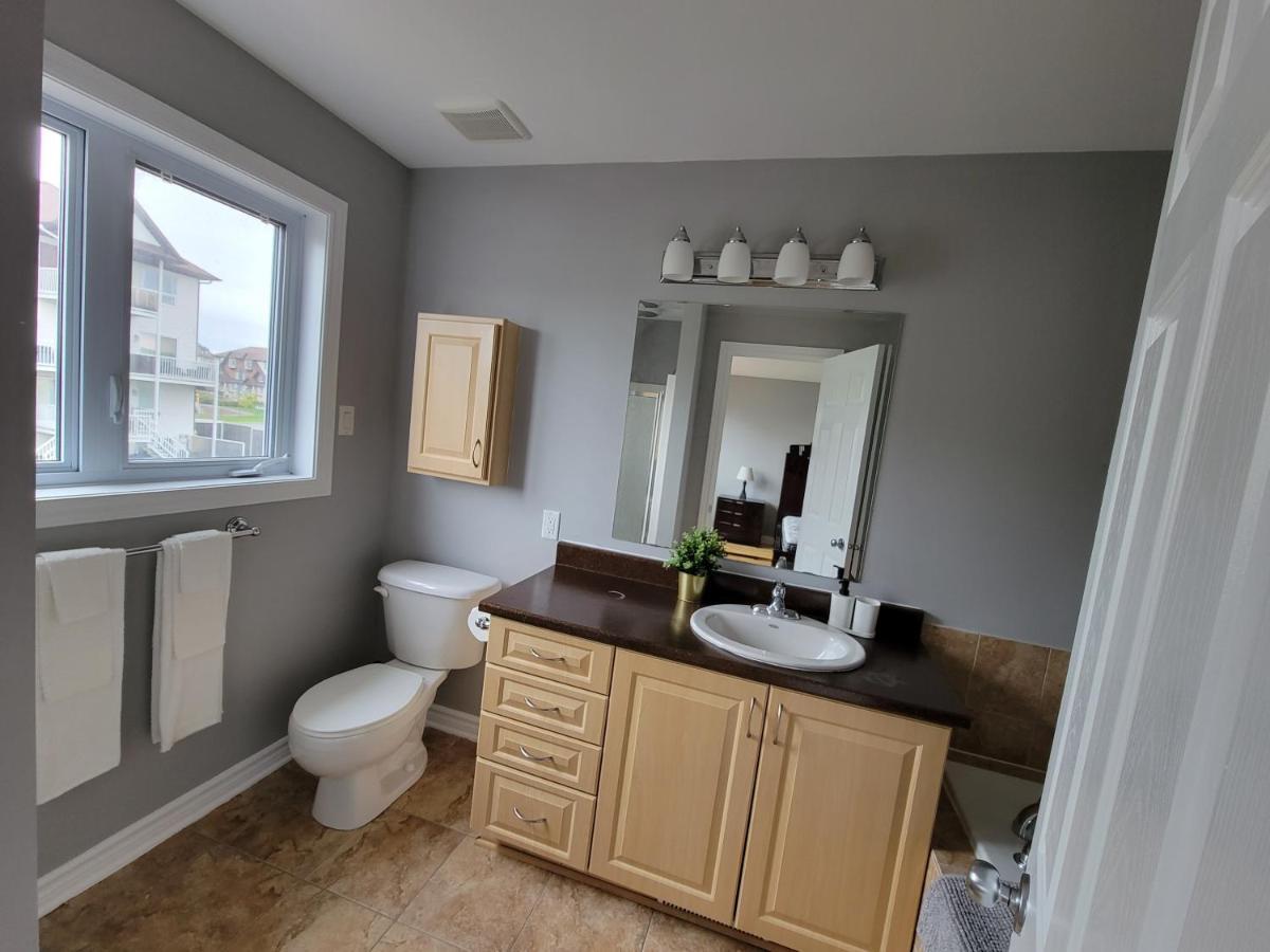Cozy 3 Bedroom Town House 20 Min From Ottawa Down Town And Airport Ngoại thất bức ảnh